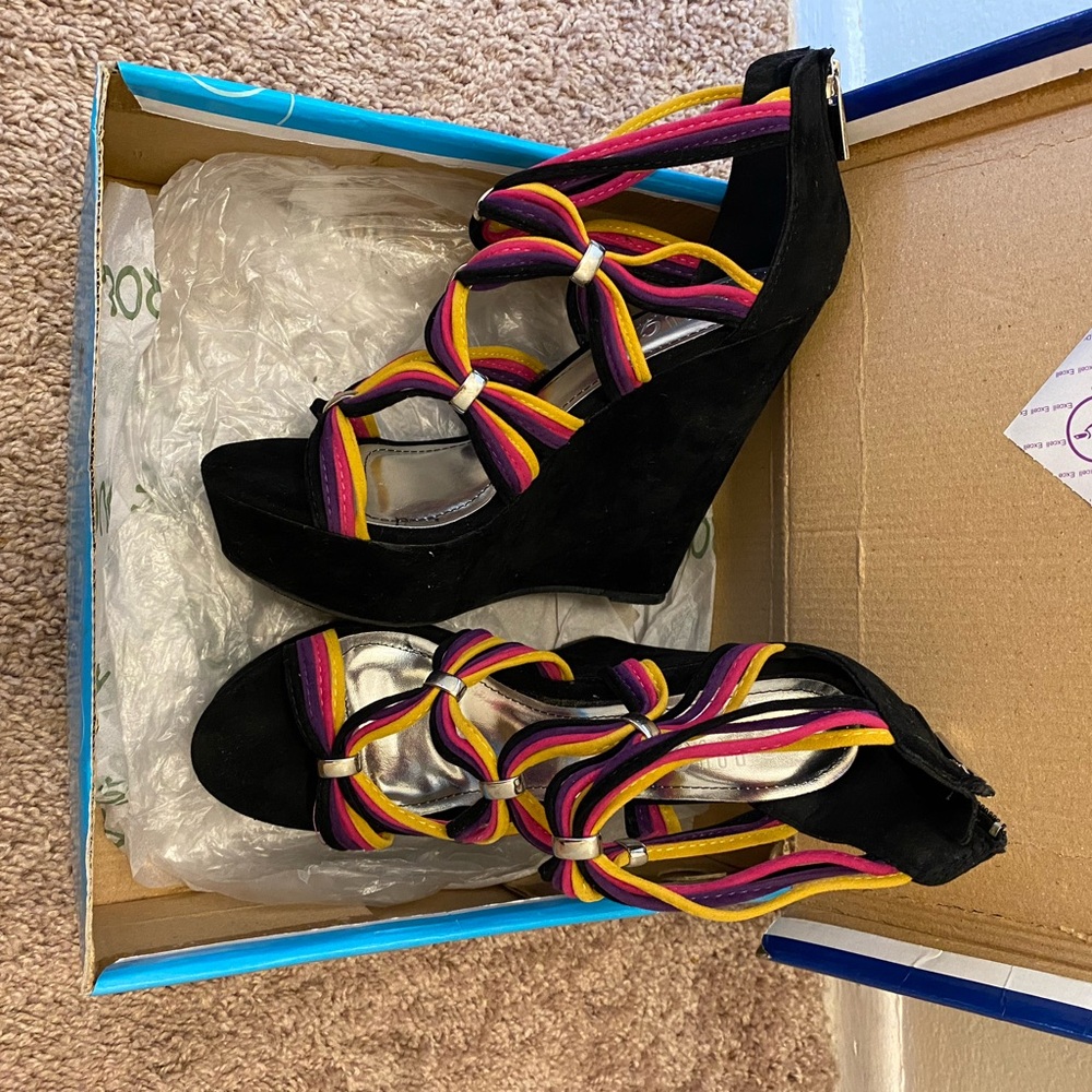 Multi Colored Strappy Blk Wedges NIB with Silver accents & back zipper - Picture 9 of 11